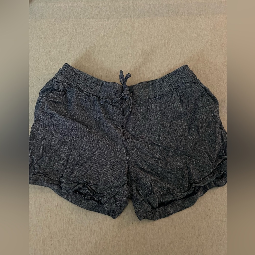 Old navy shorts size M. Never worn